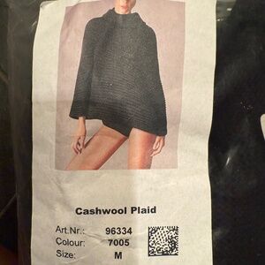 NEW WOLDFORD SHORT CAPE" CASHWOOL PLAID" STYLE BLACK -SIZE M